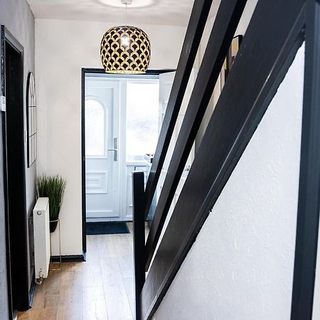 Td Stourb Dudley - Luxurious 3 Bedroom House - Sleeps 7 - Dy1 - Long And Short Stay Brierley Hill Eksteriør bilde
